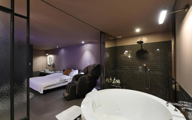 Vine Hotel