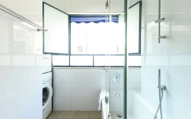 Spacious 3BR Penthouse w Rooftop