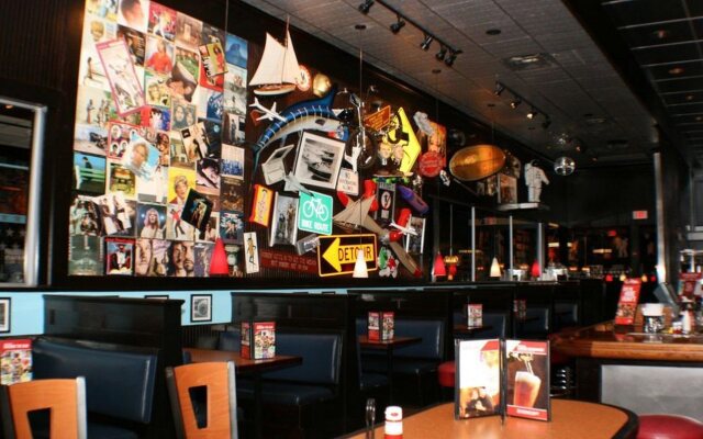 Holiday Inn & Suites Across From Universal Orlando by IHG