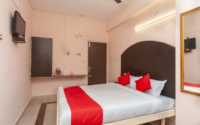 OYO 16749 Hotel Paris
