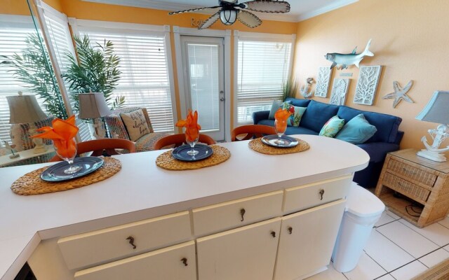 Seascape 1216 Studio Bedroom Condo by RedAwning