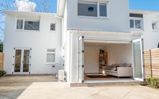 Classic And Cosy 1960S 2 Bedroom Townhouse