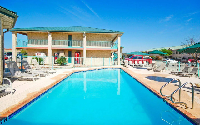 University Inn & Suites San Antonio