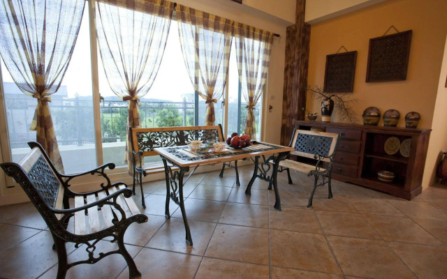 Cloudenjoy B & B