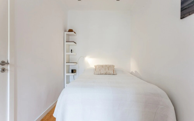 ALTIDO Charming 1BR Apt w/workspace in Sao Bento