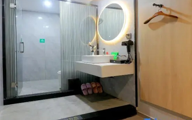 Delicacy and Warm·Gardenia Blossom Hotel (Zhongshang Jianghu MALL Hongcheng Shanggang)
