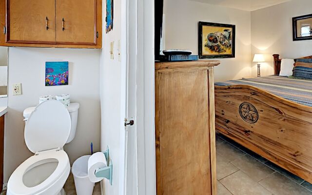 Lowki Bungalow by RedAwning