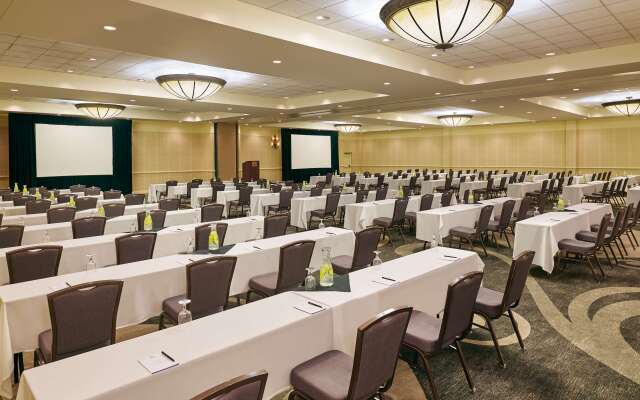 Hilton Kansas City Airport