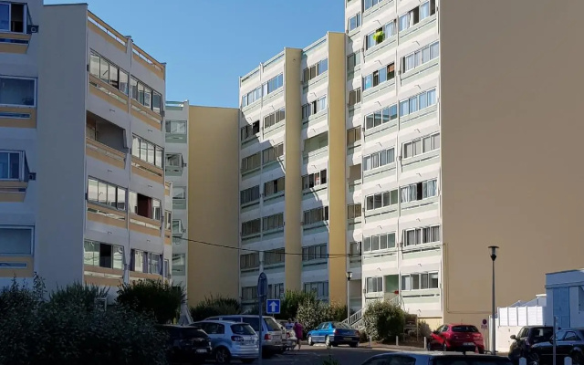 A Functional Apartment- 200 Metres From The Beach!