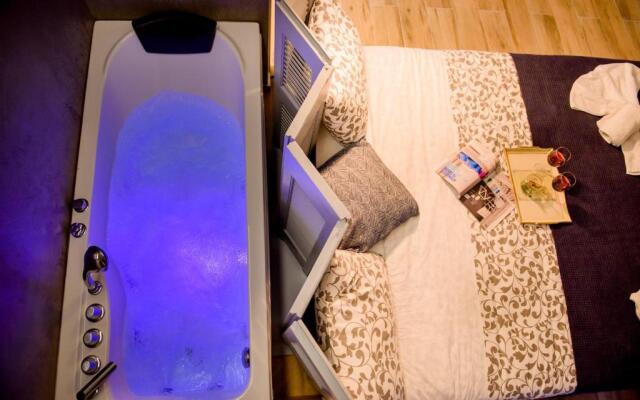 Perfectly located jacuzzi Apt