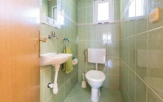 Nice Home in Kastel Luksic With Wifi and 6 Bedrooms