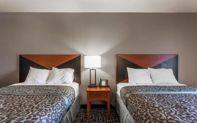 Days Inn And Suites Lancaster Amish Country