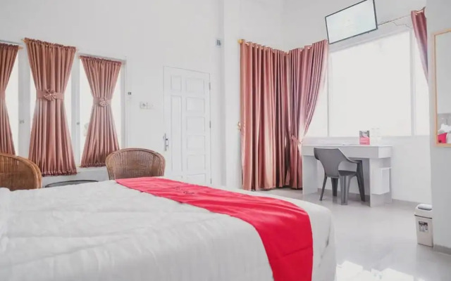 Rose Garden by RedDoorz