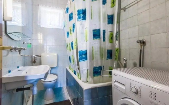 Marinka - With Backyard - A1