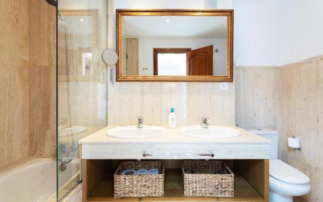 Rooms & Suites Balcony 3D