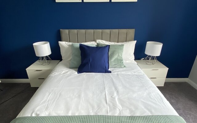 Stunning River View 2-bed Apartment in Perth