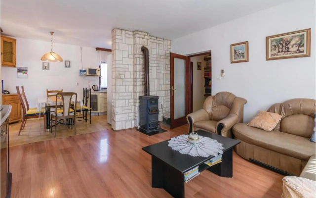 Two-Bedroom Apartment in Pula