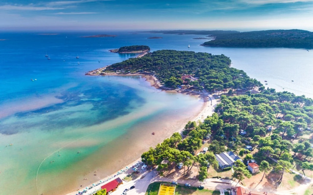 Pool Apartment Suzi 4