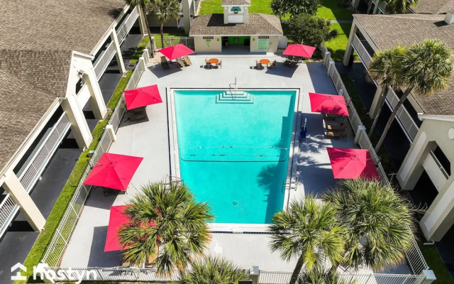 Entire Studio With Free Shuttle to Disney