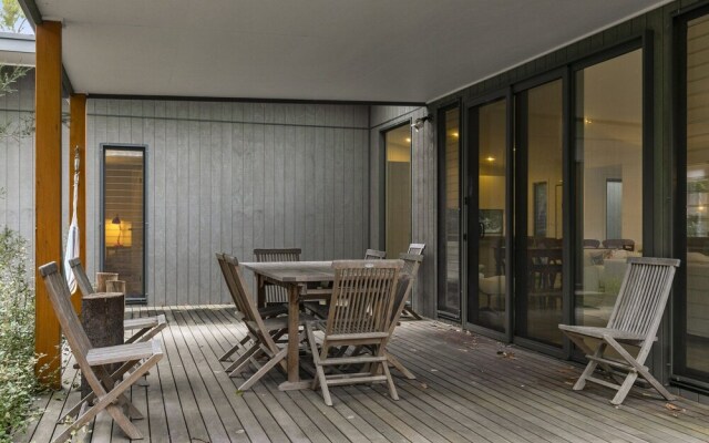 Hidden Escape Free Wifi & Foxtel Surfside PET Friendly