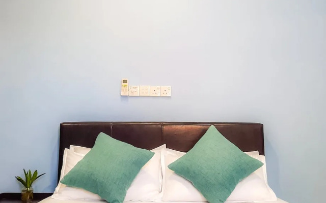 Hide Inn Blue