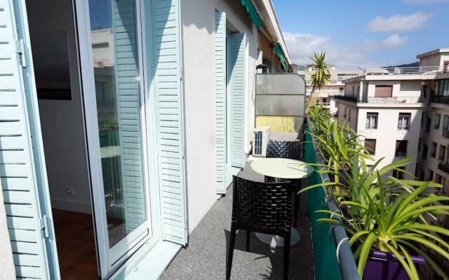 Voltaire Premium by Nestor&Jeeves