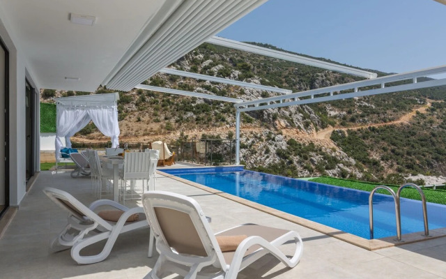 Villa Ebrar by Akdenizvillam