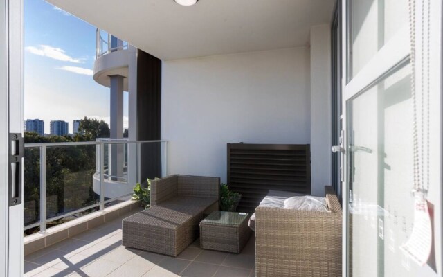 Brilliant 3 Month Corporate Rental With Balcony