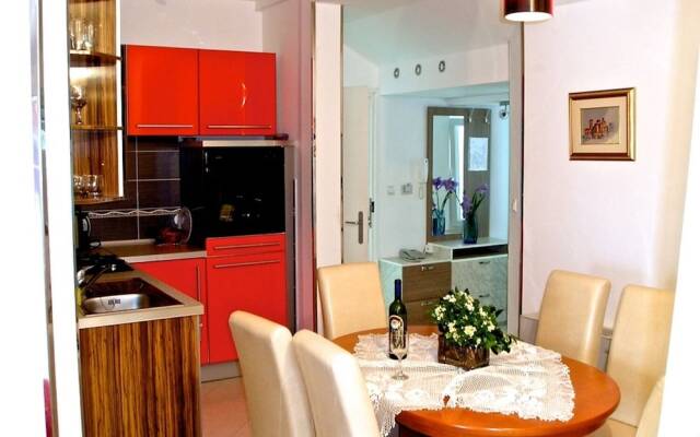 Viola - With Pool - A10