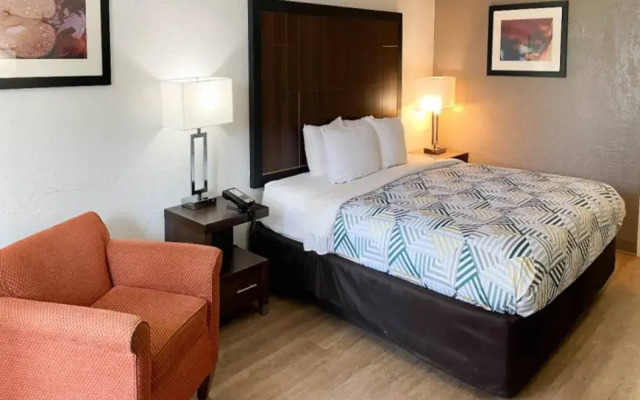 Motel 6 Opelika, AL