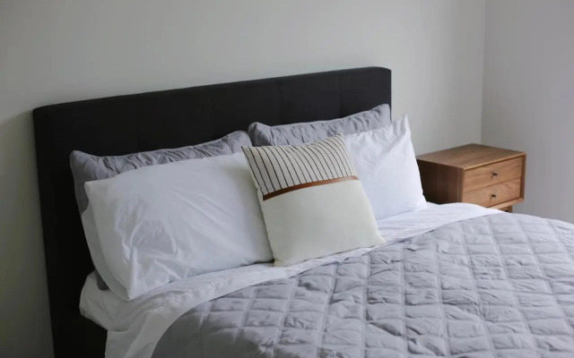 Cozy and comfortable, sunny three-storey building