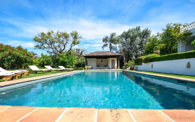 A Real Oasis In Colonial Style Villa