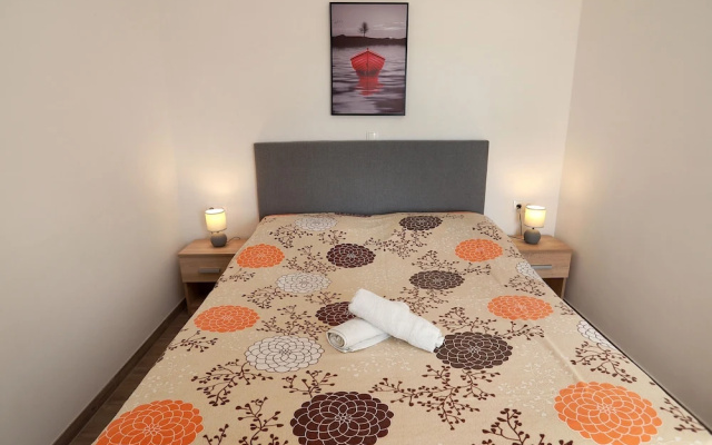 Immaculate 2-bed Apartment in Okrug Gornji