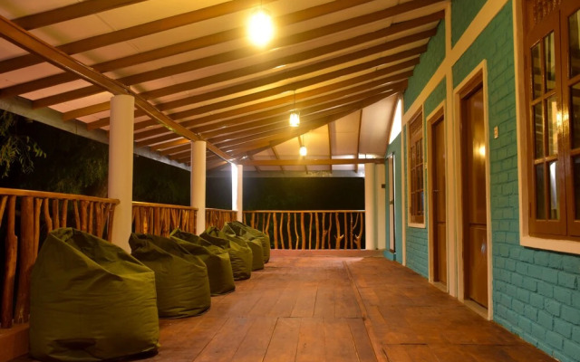 Funky Leopard Safari Lodge Bordering Yala National Park - Hostel