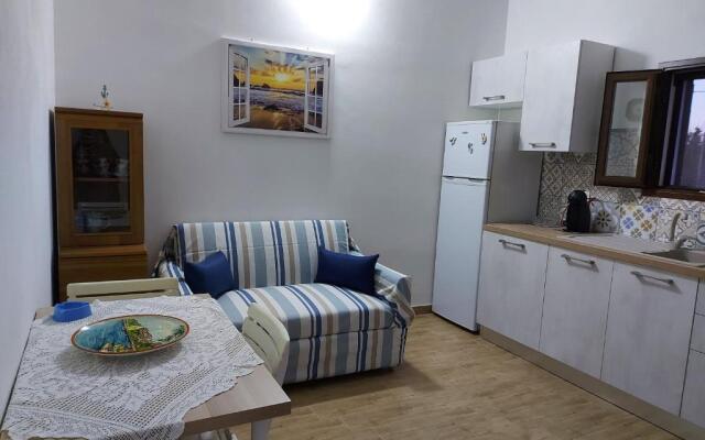 Little Holiday House