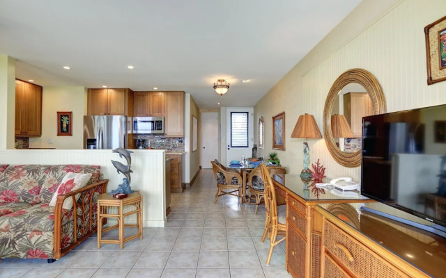 Pikake #a6 2 Bedroom Condo by RedAwning