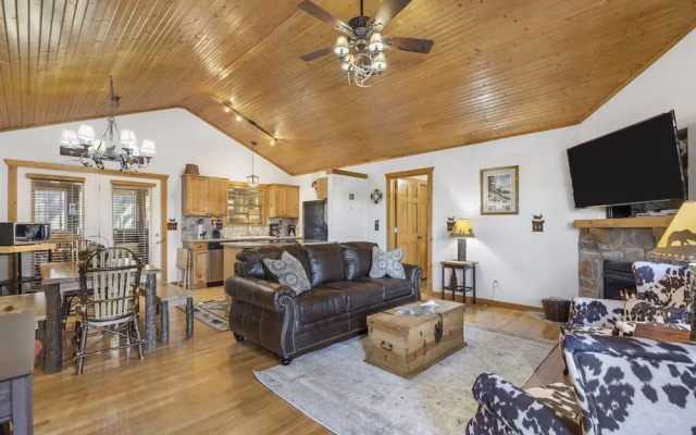 Grey Moose Lodge w/ Amenities Access!