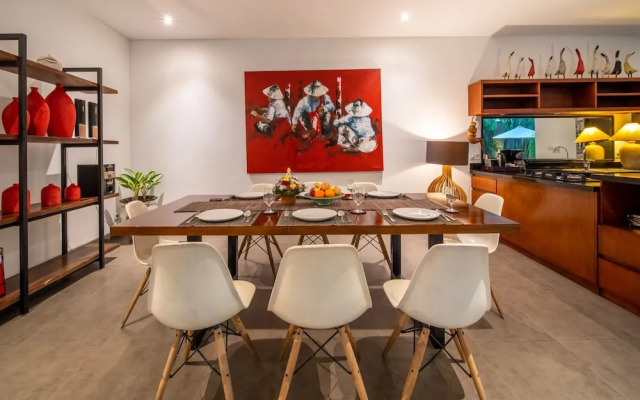 Colorful Private Villa 3 BR, Seminyak With Staff