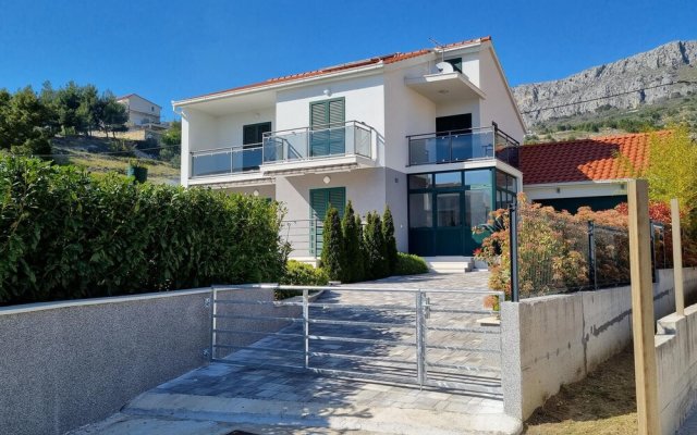 Stunning Home in Orij With Wifi and 4 Bedrooms