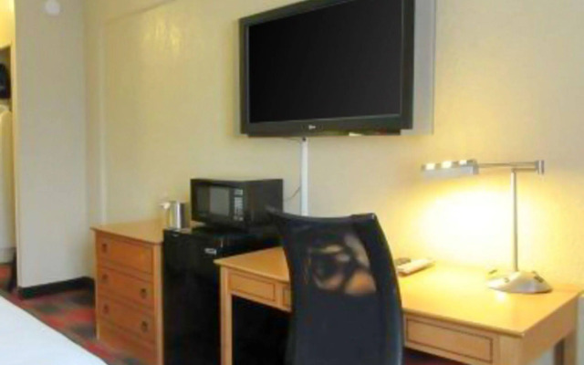 Quality Inn & Suites Airport