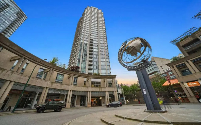 Water View Condo in Downtown Vancouver (2BR/2Bath)