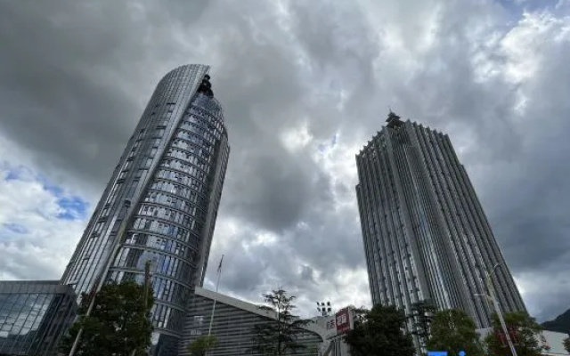 Yulong Business Hotel
