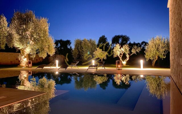 TD Villa Ricchiari Traditional Villa with Designer Pool