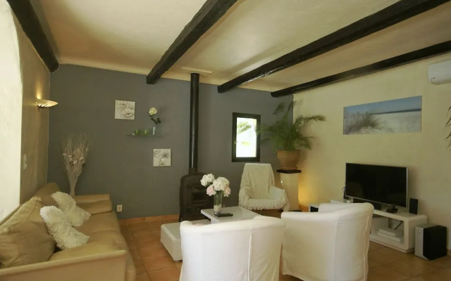 Charming Villa in Cavalaire-sur-mer With Pool