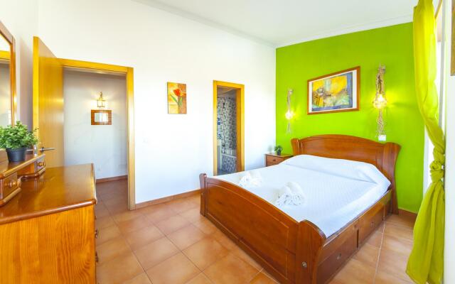 A09 - Super Central Duplex Apartment