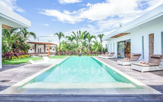 Modern 4 BR Villa 400m to the Beach in Canggu