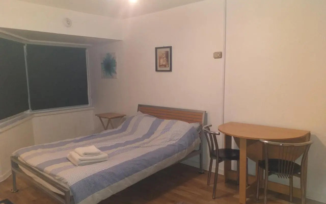 Studio flat in central Bracknell