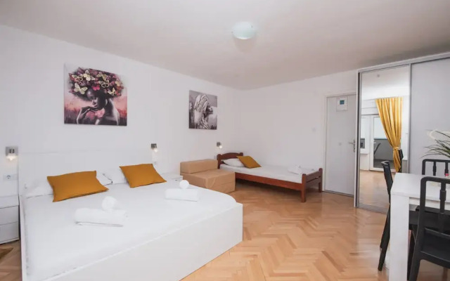 Apartments by the Sea Semy