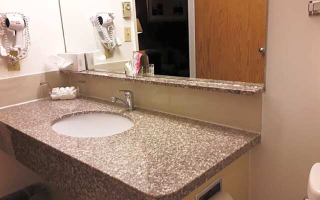 Canway Inn & Suites