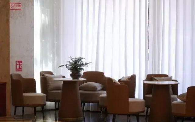 Chuxiong Jinqianwan Hotel